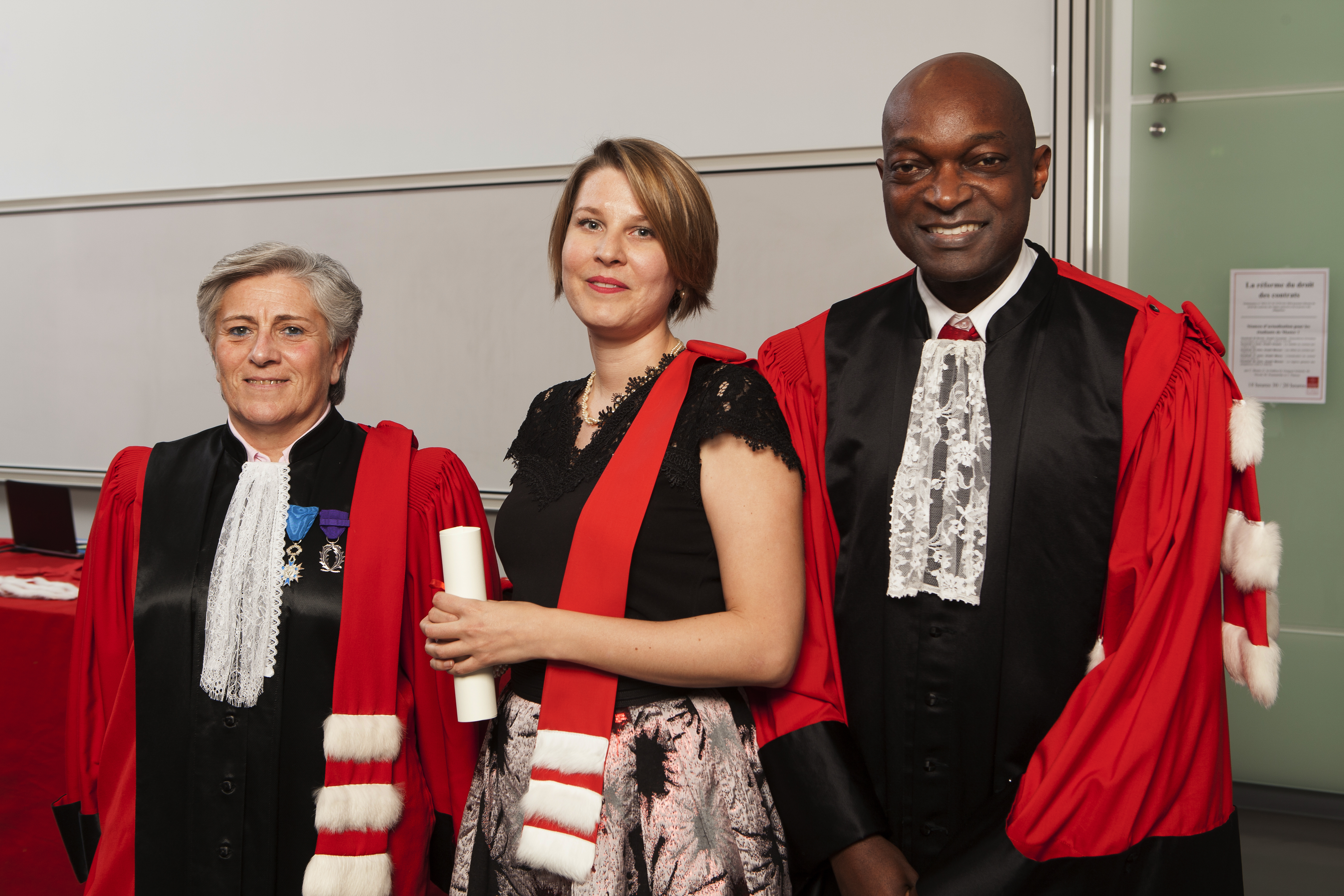 Cérémonie de remise des épitoges 2016, Corinne Mascala, une doctorante et Hugues Kenfack